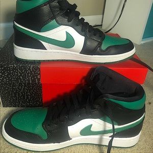 Air Jordan 1 Mid ‘Pine Green’